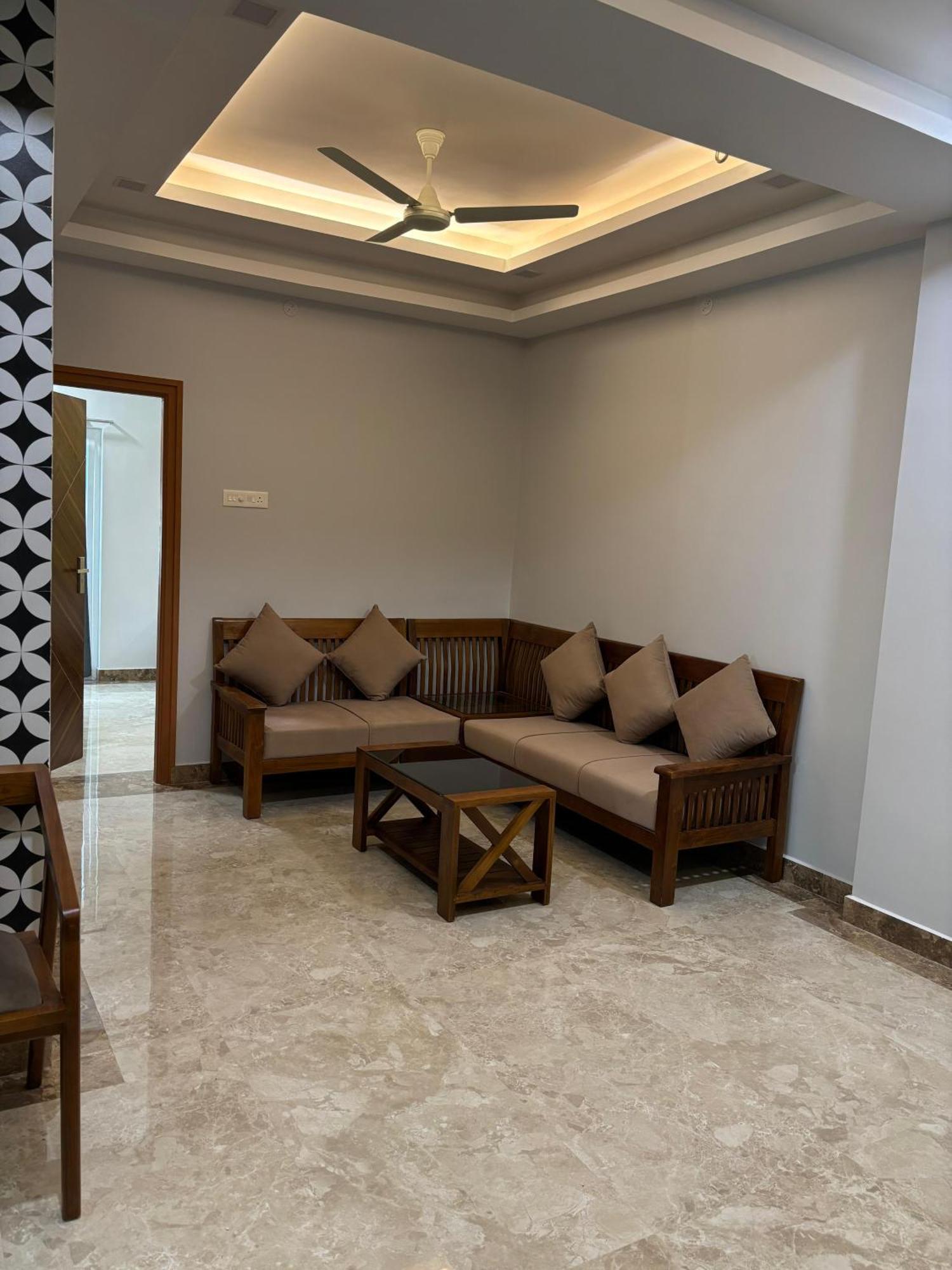 Srirangam Nandavanam Service Apartment *