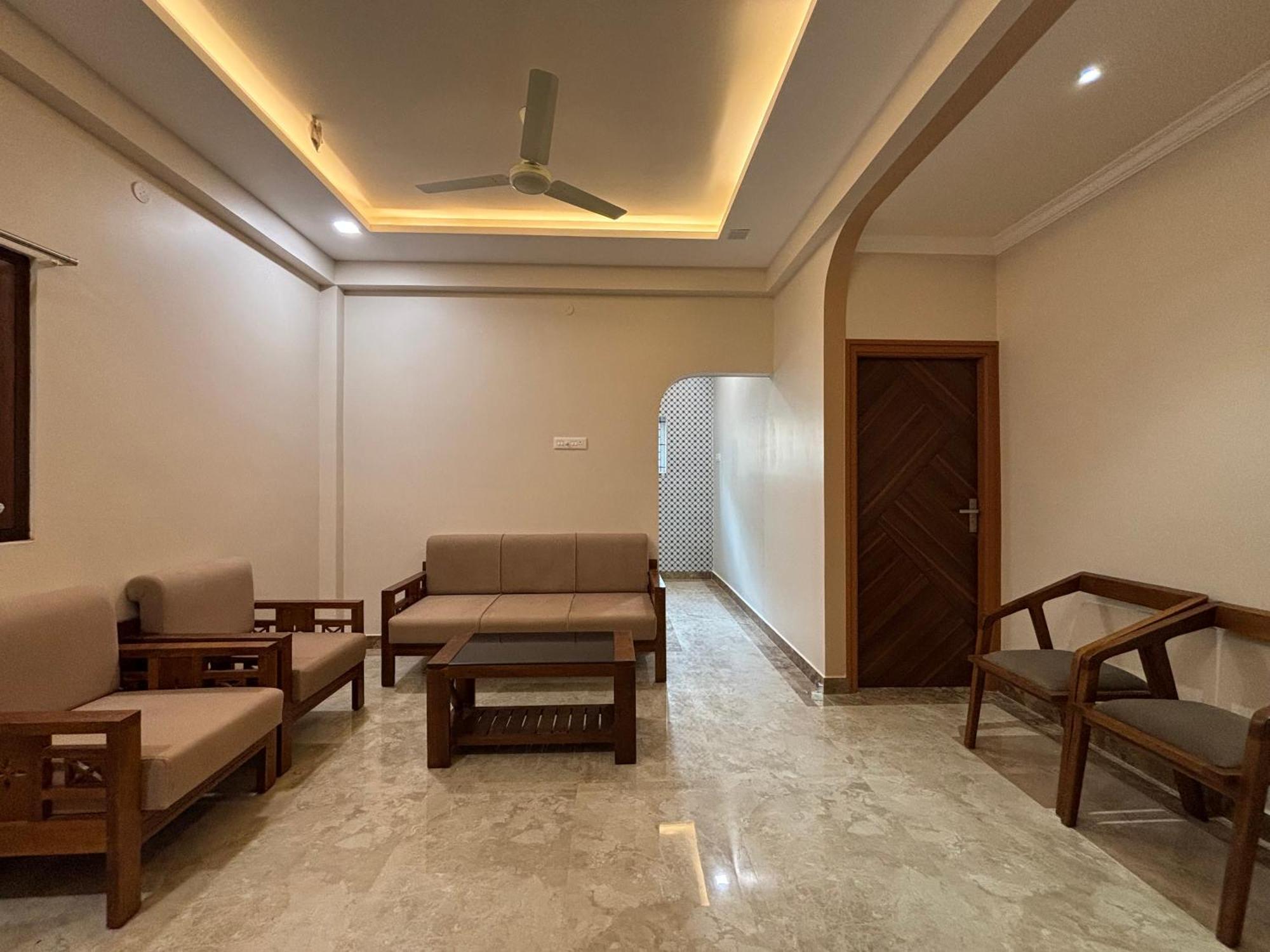 Srirangam Nandavanam Service Apartment *